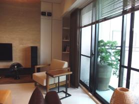 鳳山55坪住宅客廳及陽台